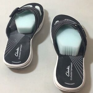 Clarks cloudsteppers size 9M black sandals. Great condition.